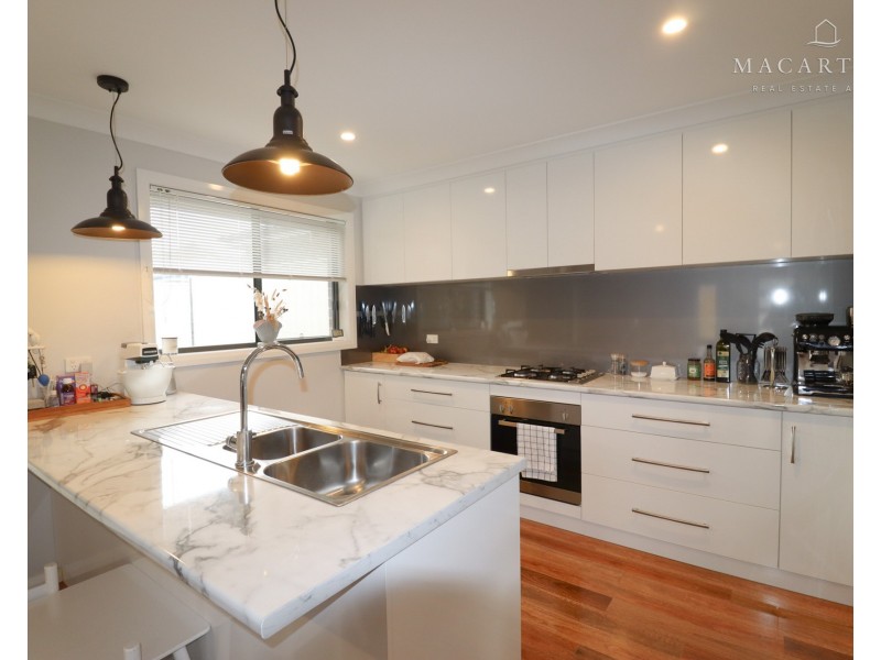 11 Paradise Drive, Gobbagombalin NSW 2650