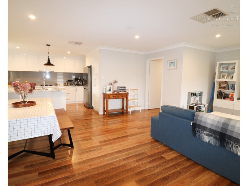 11 Paradise Drive, Gobbagombalin NSW 2650