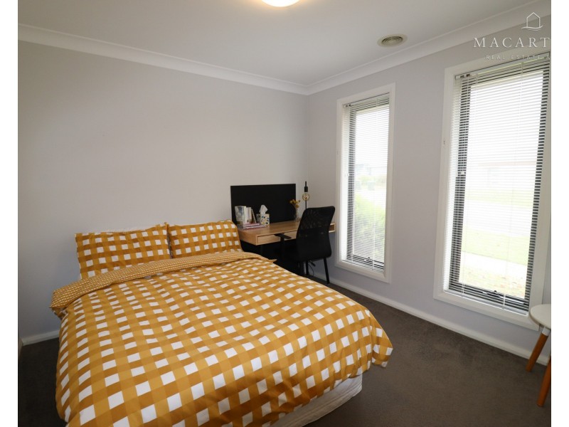 11 Paradise Drive, Gobbagombalin NSW 2650