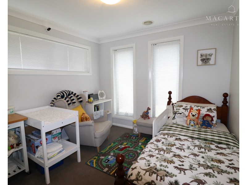 11 Paradise Drive, Gobbagombalin NSW 2650