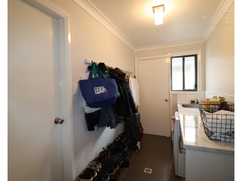 11 Paradise Drive, Gobbagombalin NSW 2650