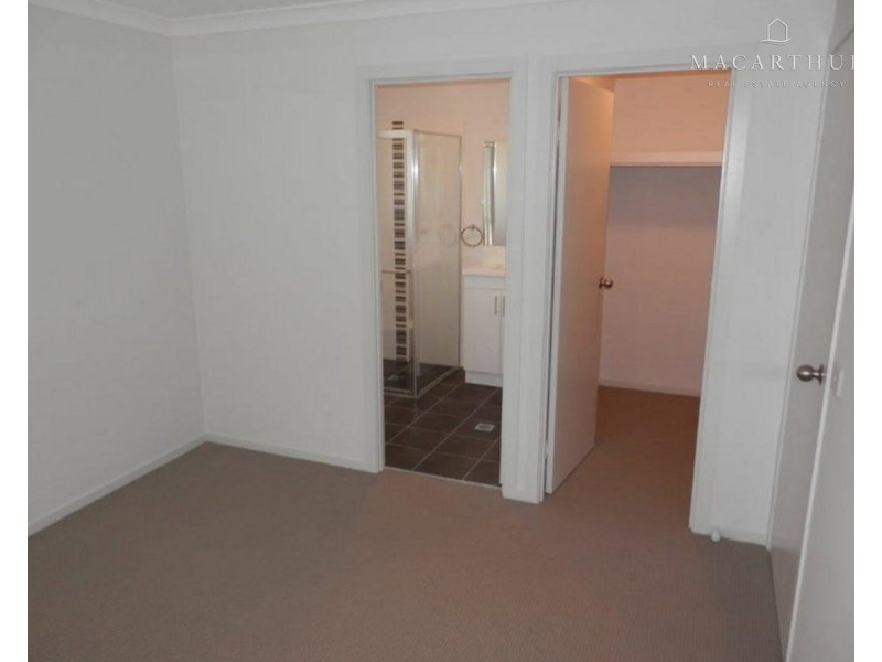 3 Batlow Way, Gobbagombalin NSW 2650