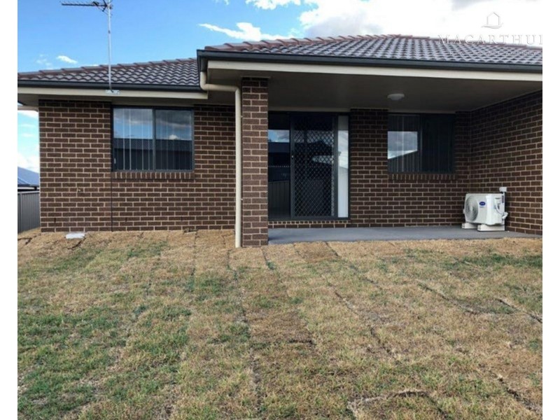 3 Batlow Way, Gobbagombalin NSW 2650