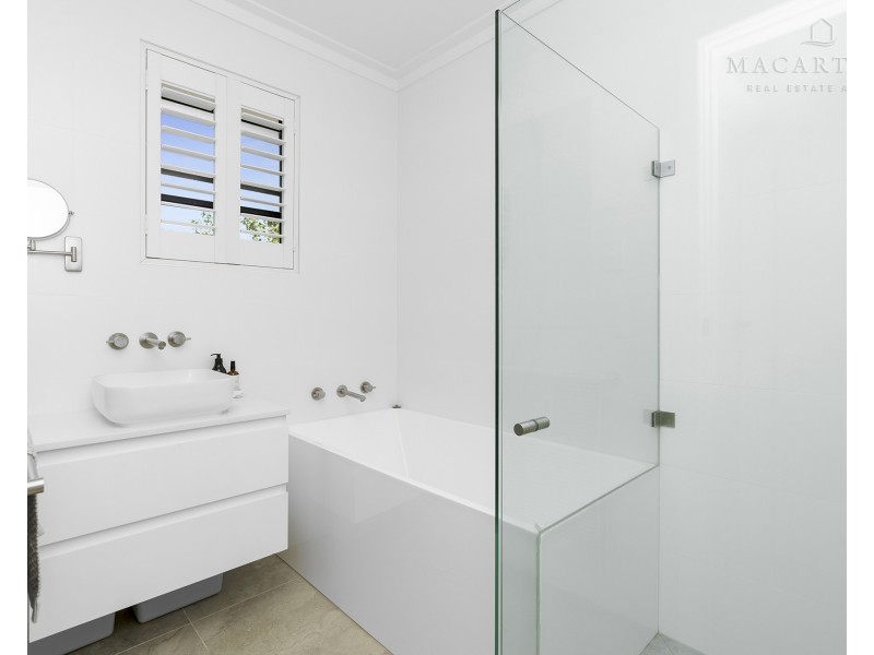 1A Silverwood Road, Lake Albert NSW 2650