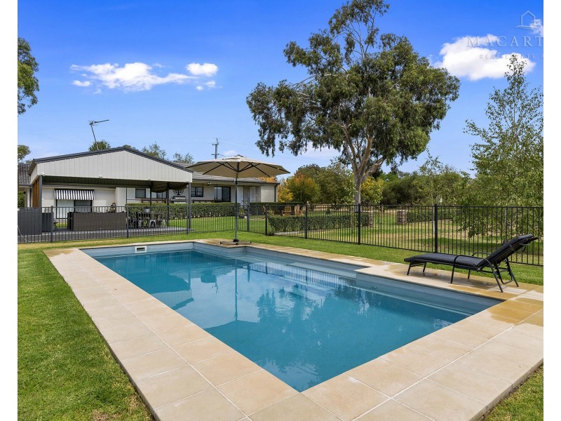 1A Silverwood Road, Lake Albert NSW 2650
