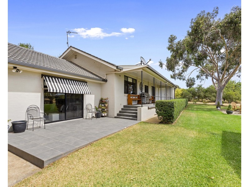 1A Silverwood Road, Lake Albert NSW 2650