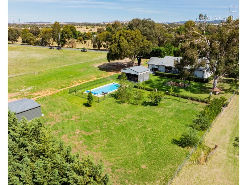 1A Silverwood Road, Lake Albert NSW 2650