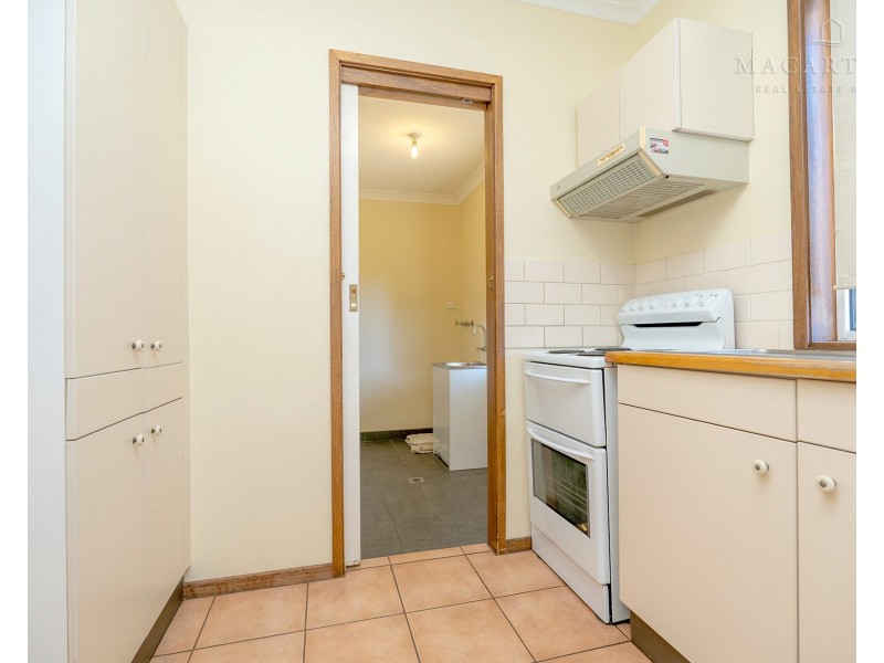 2/14 Canola Place, Estella NSW 2650