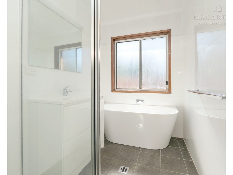 2/14 Canola Place, Estella NSW 2650