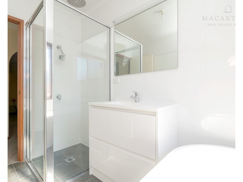 2/14 Canola Place, Estella NSW 2650