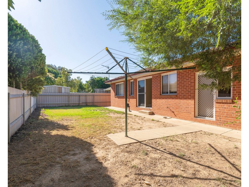 2/14 Canola Place, Estella NSW 2650