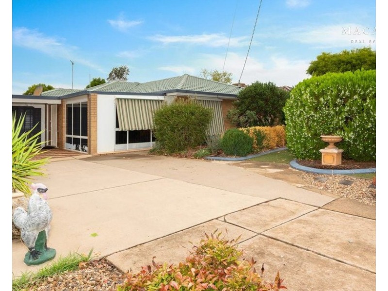 61 Vincent Road, Lake Albert NSW 2650