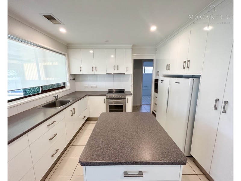 61 Vincent Road, Lake Albert NSW 2650