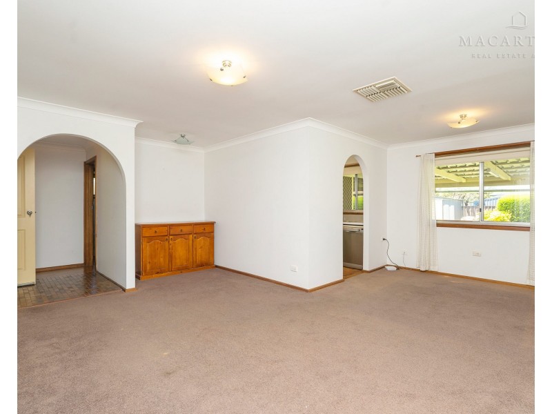 9 Main Street, Lake Albert NSW 2650