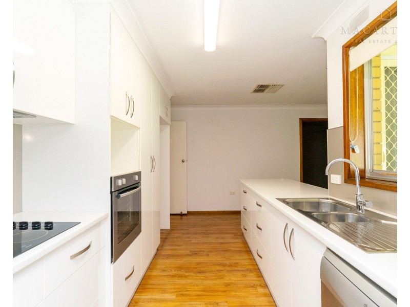 9 Main Street, Lake Albert NSW 2650