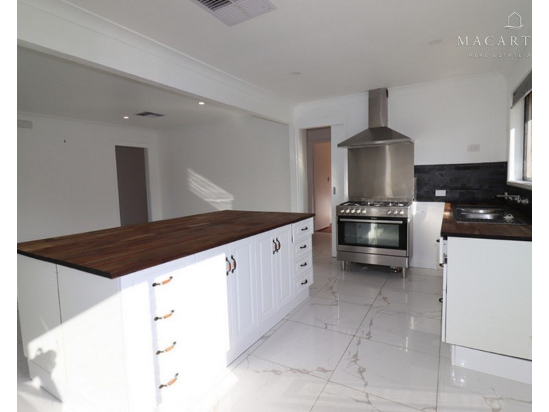 17 Leavenworth Drive, Mount Austin NSW 2650