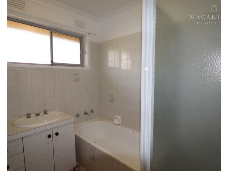 17 Leavenworth Drive, Mount Austin NSW 2650