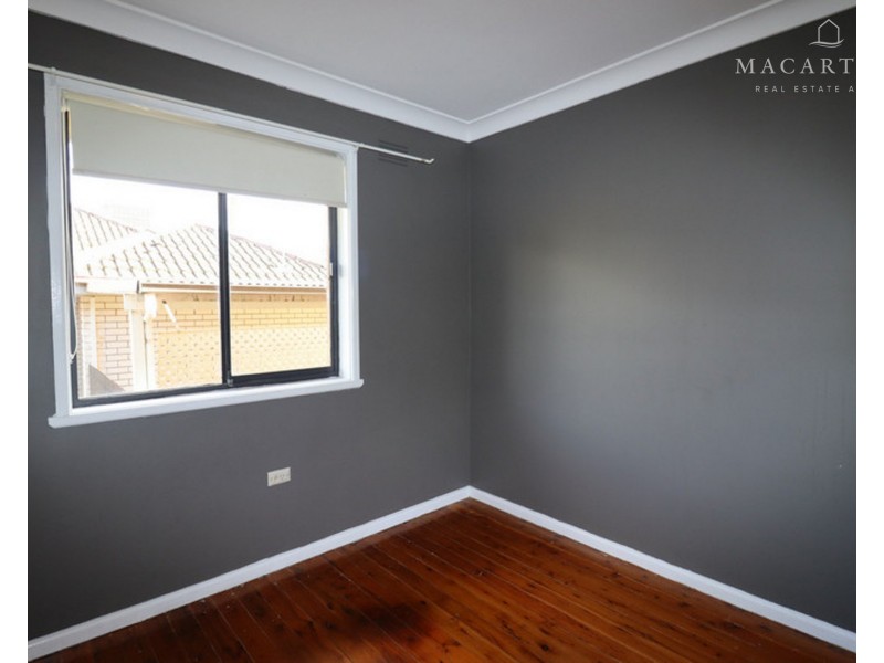 17 Leavenworth Drive, Mount Austin NSW 2650