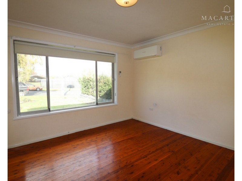 17 Leavenworth Drive, Mount Austin NSW 2650