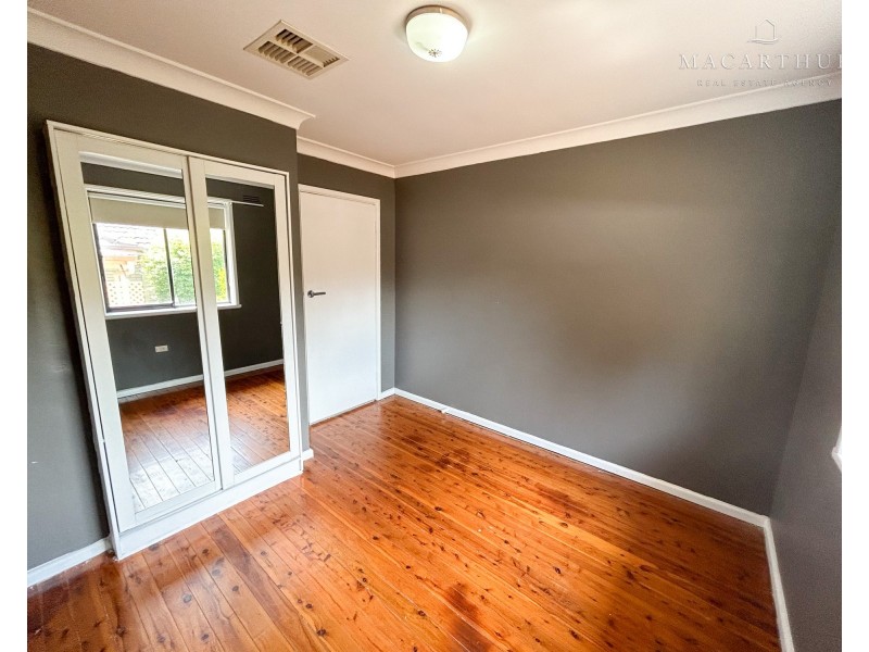 17 Leavenworth Drive, Mount Austin NSW 2650