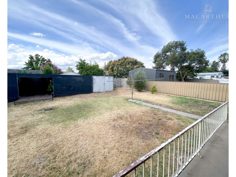 17 Leavenworth Drive, Mount Austin NSW 2650