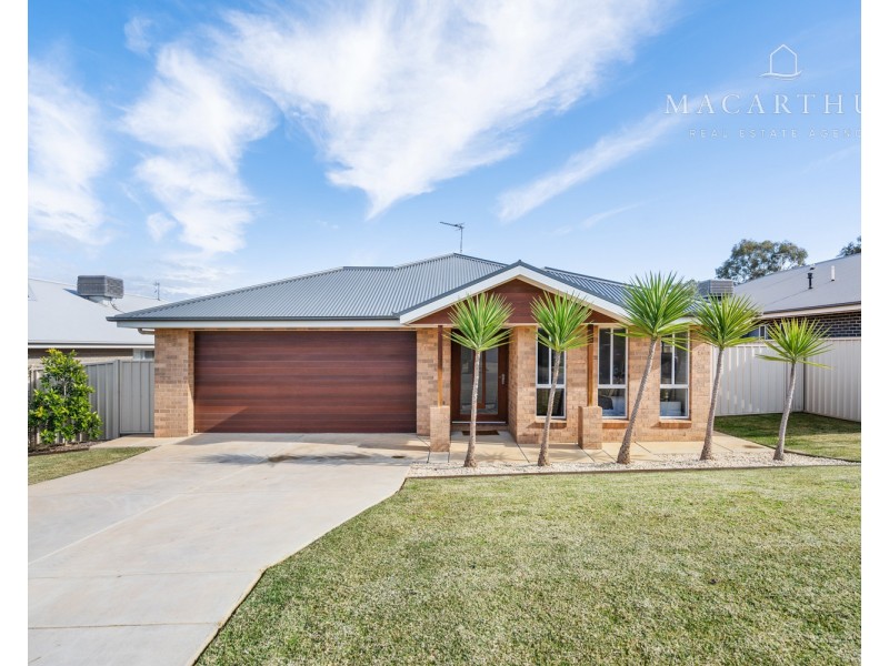 4 Paradise Drive, Gobbagombalin NSW 2650