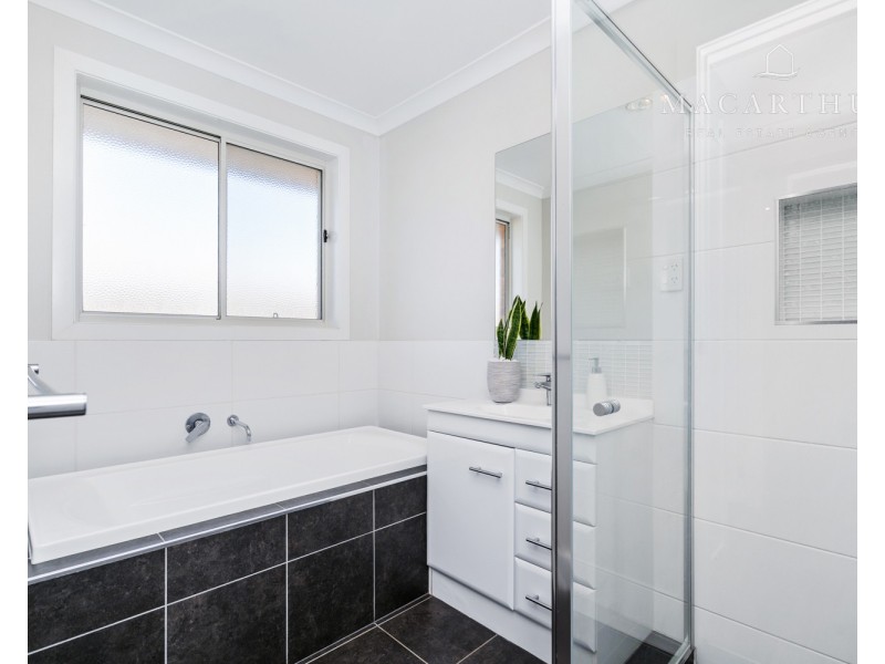 4 Paradise Drive, Gobbagombalin NSW 2650