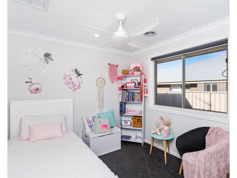 4 Paradise Drive, Gobbagombalin NSW 2650