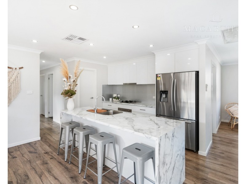 4 Paradise Drive, Gobbagombalin NSW 2650