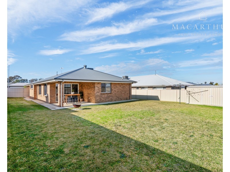 4 Paradise Drive, Gobbagombalin NSW 2650