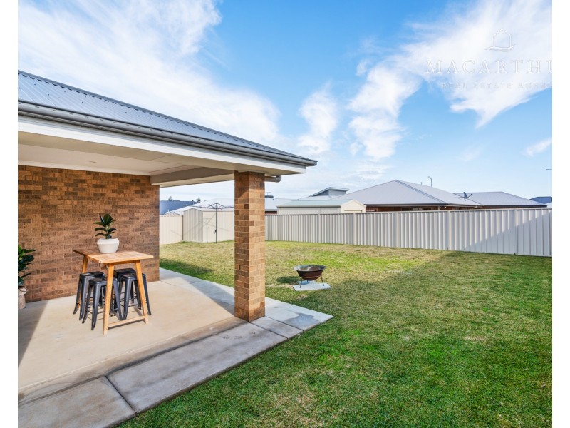 4 Paradise Drive, Gobbagombalin NSW 2650