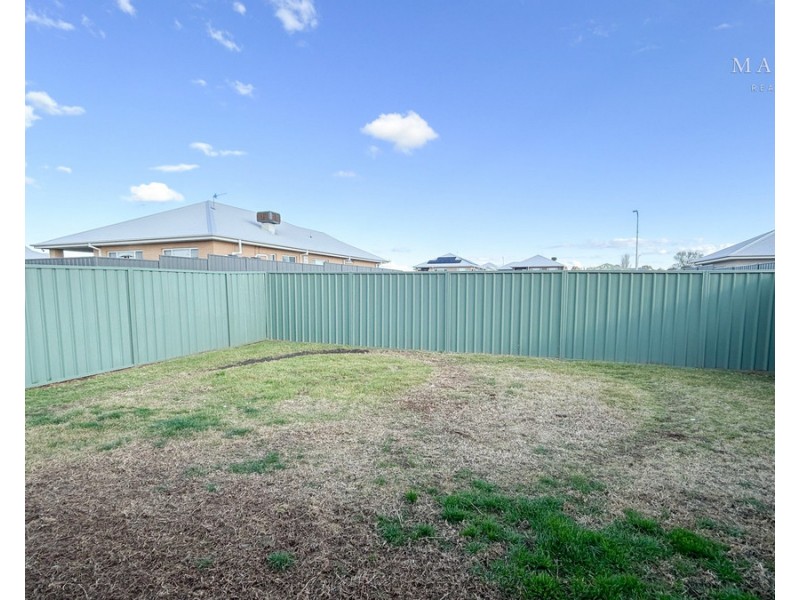 23 Hazelwood Drive, Forest Hill NSW 2651