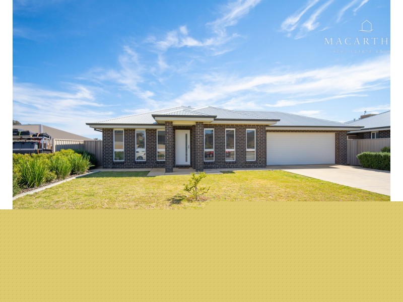 1/10 Watson Boulevard, Lloyd NSW 2650