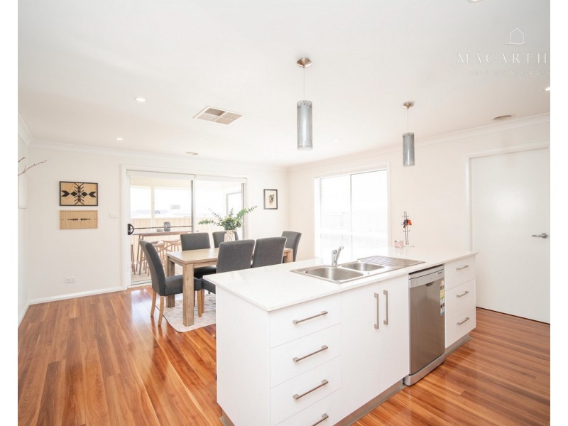 1/10 Watson Boulevard, Lloyd NSW 2650