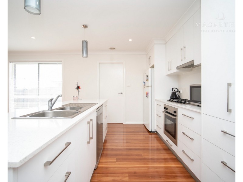 1/10 Watson Boulevard, Lloyd NSW 2650