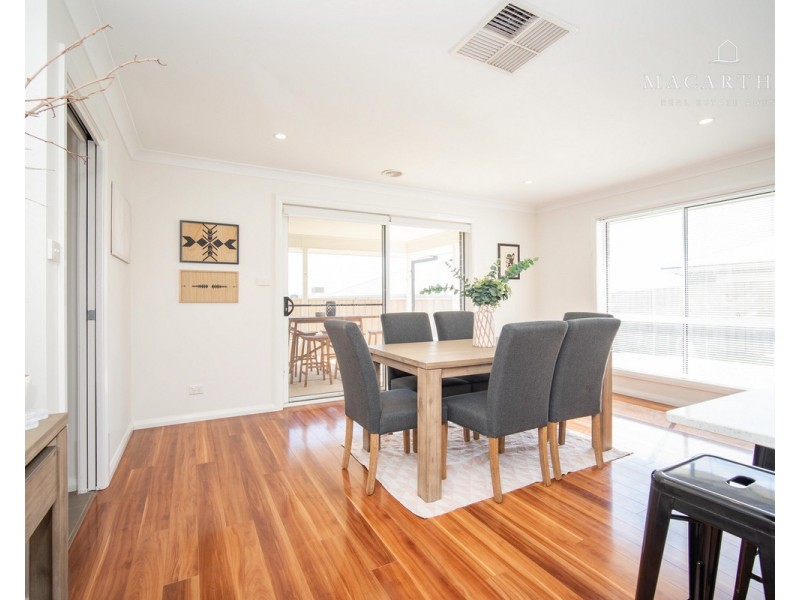 1/10 Watson Boulevard, Lloyd NSW 2650