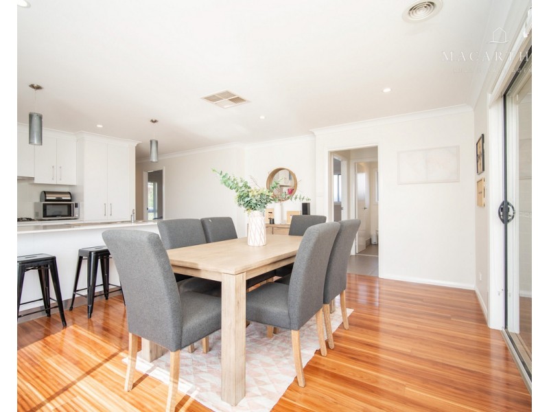 1/10 Watson Boulevard, Lloyd NSW 2650