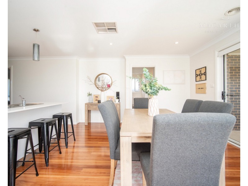 1/10 Watson Boulevard, Lloyd NSW 2650