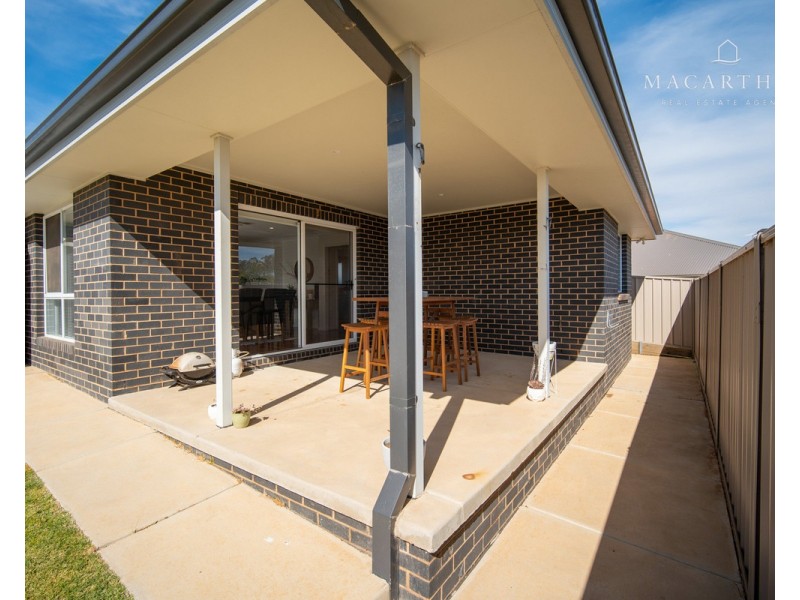 1/10 Watson Boulevard, Lloyd NSW 2650