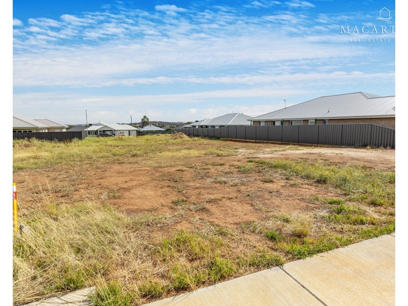 14 Lacebark Drive, Forest Hill NSW 2651