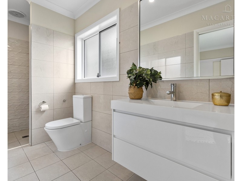 3/5 Carinya Street, Glenfield Park NSW 2650