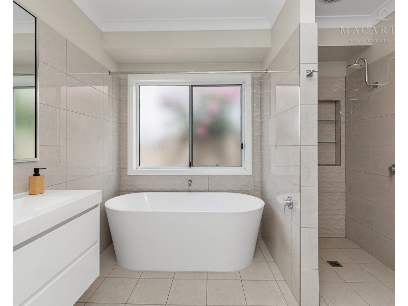 3/5 Carinya Street, Glenfield Park NSW 2650