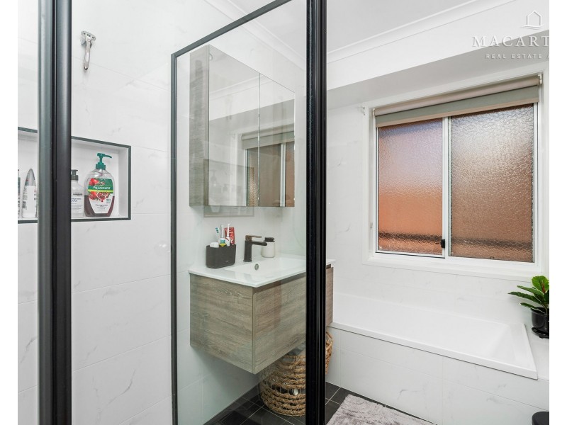 1 Naretha Street, Glenfield Park NSW 2650