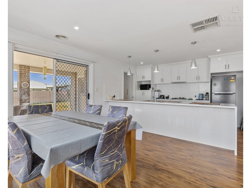 24 Darcy Drive, Boorooma NSW 2650