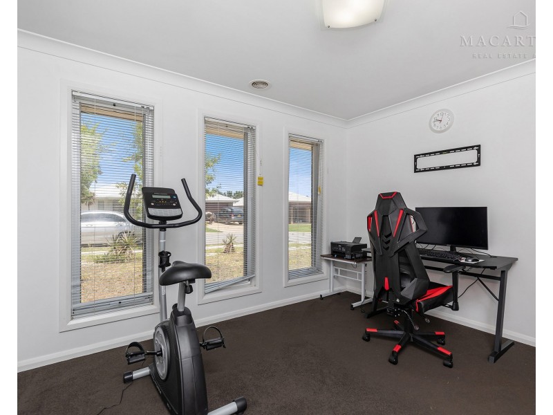 24 Darcy Drive, Boorooma NSW 2650