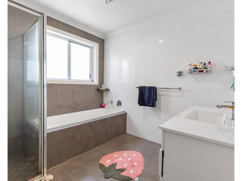 24 Darcy Drive, Boorooma NSW 2650