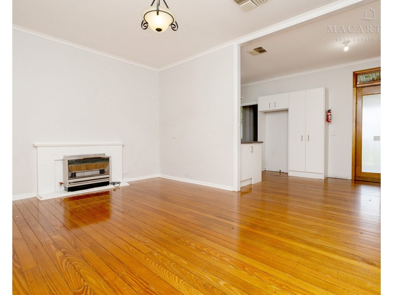 8 Phillip Avenue, Mount Austin NSW 2650