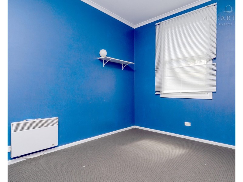 8 Phillip Avenue, Mount Austin NSW 2650