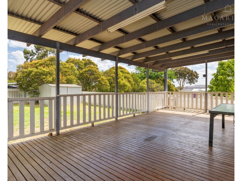8 Phillip Avenue, Mount Austin NSW 2650