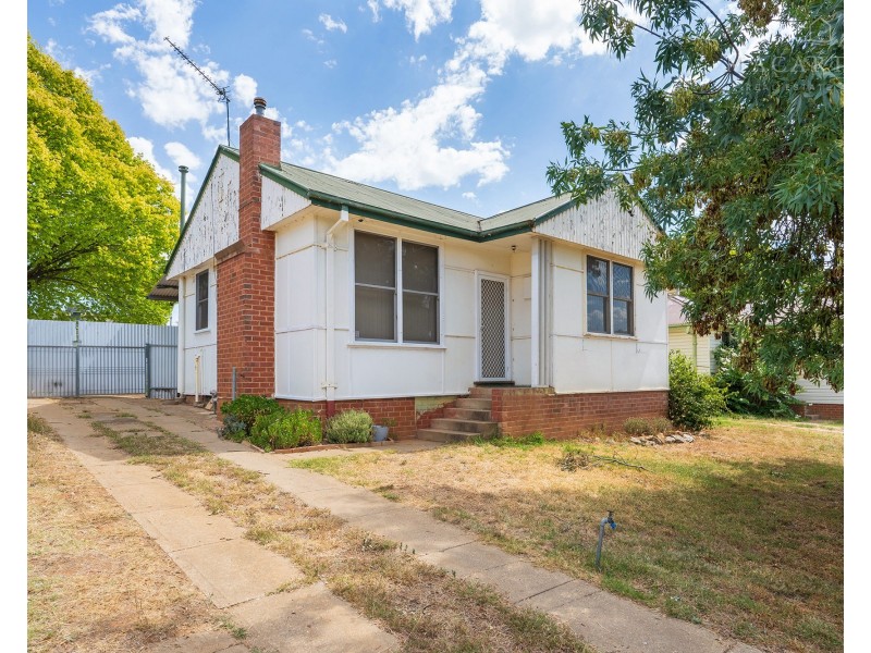 8 Phillip Avenue, Mount Austin NSW 2650